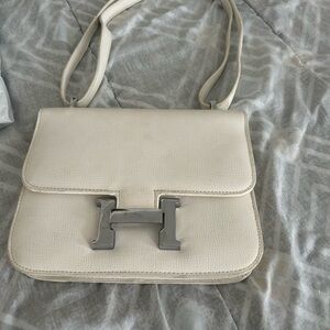 Chic Cream Shoulder Bag with Silver Accent
